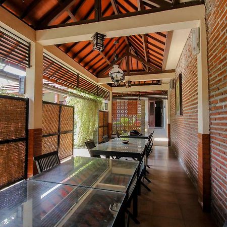 Oyo 1361 Singosari Family Residence Баньюванги Экстерьер фото