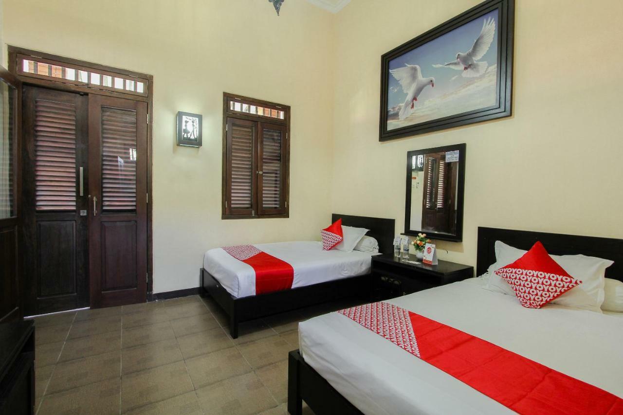Oyo 1361 Singosari Family Residence Баньюванги Экстерьер фото