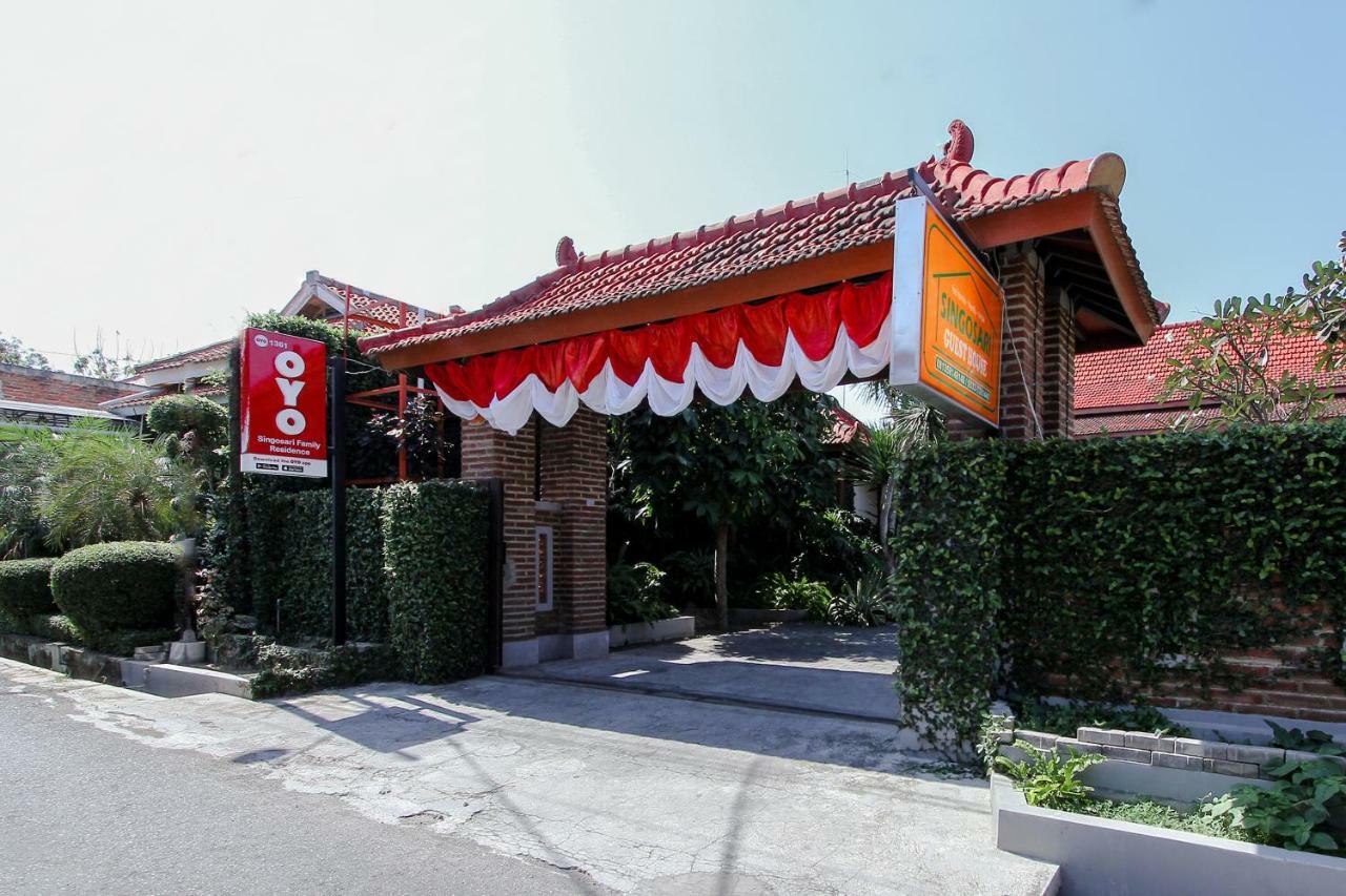 Oyo 1361 Singosari Family Residence Баньюванги Экстерьер фото