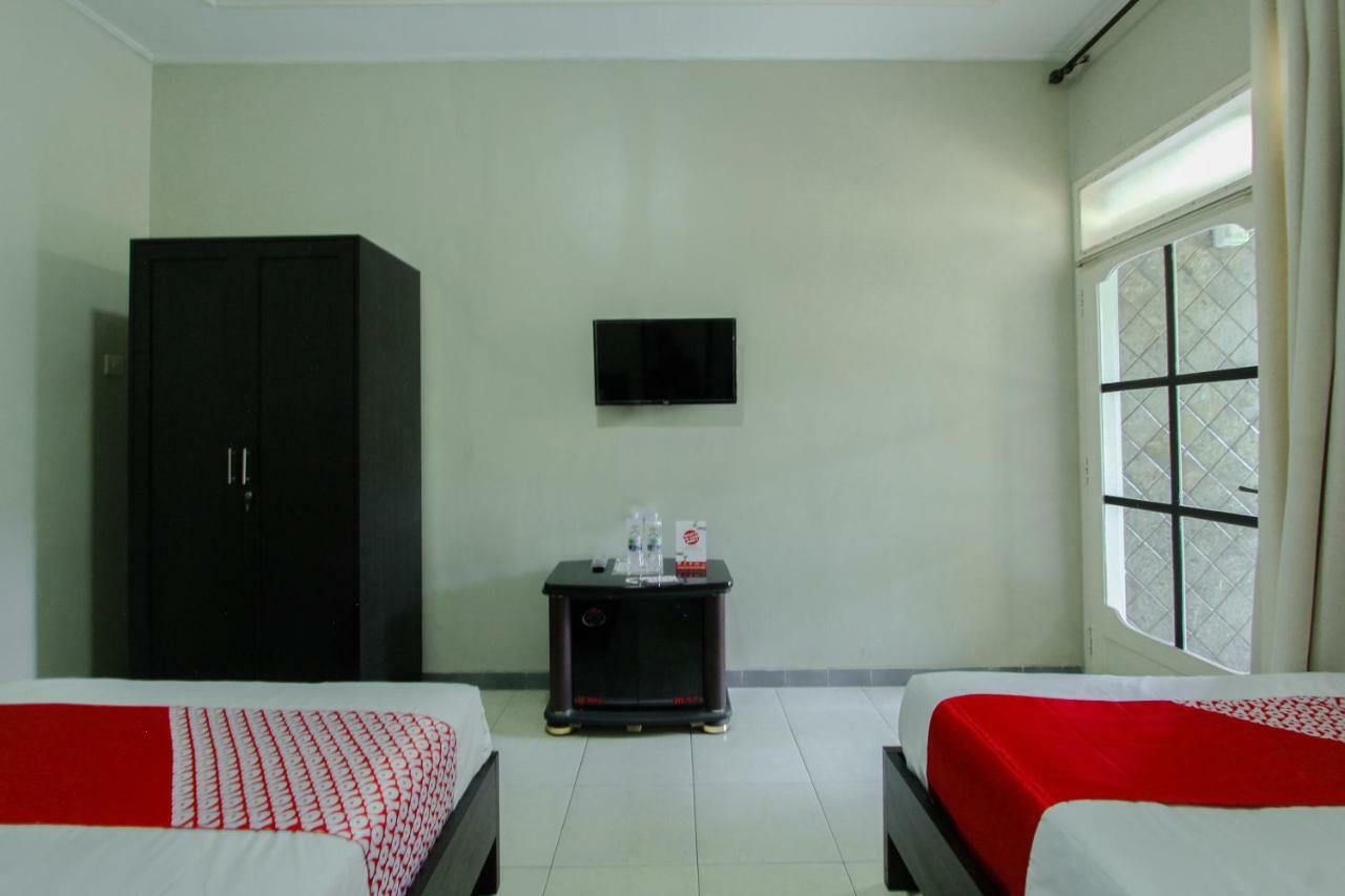 Oyo 1361 Singosari Family Residence Баньюванги Экстерьер фото