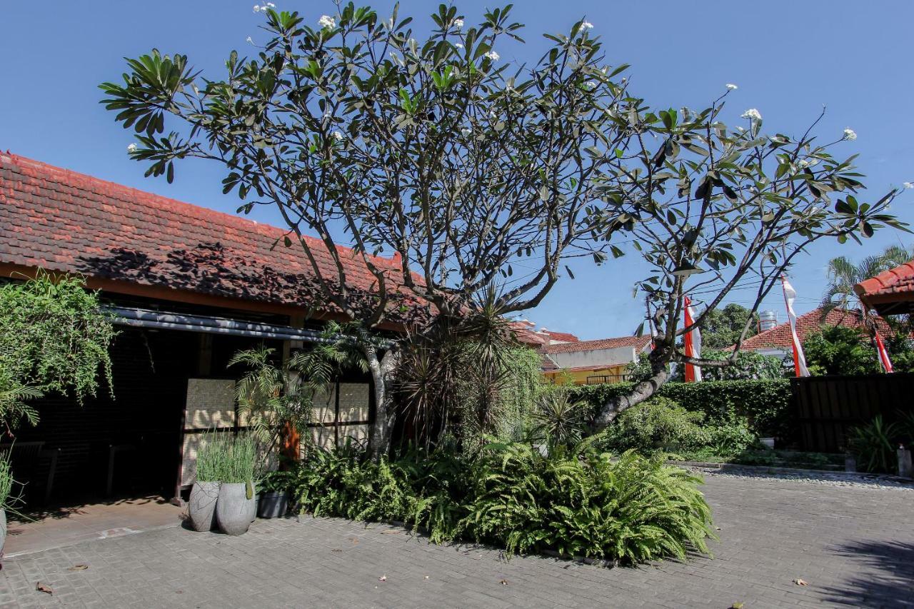 Oyo 1361 Singosari Family Residence Баньюванги Экстерьер фото